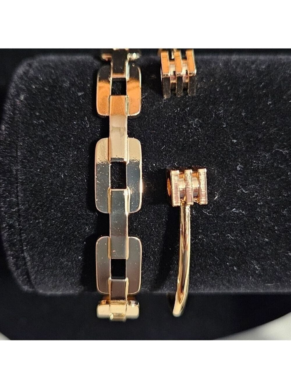 Elegant 2 Piece Gold Layered Bracelet New - Picture 3 of 3